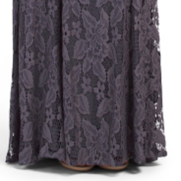 Three quarter sleeve lace gown - Picture 2 of 4